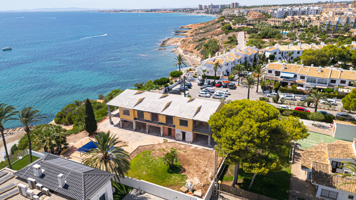 For sale - 5 Bedroom 3 Bathroom House - Detached Villa in Orihuela - Cabo Roig  - Alicante