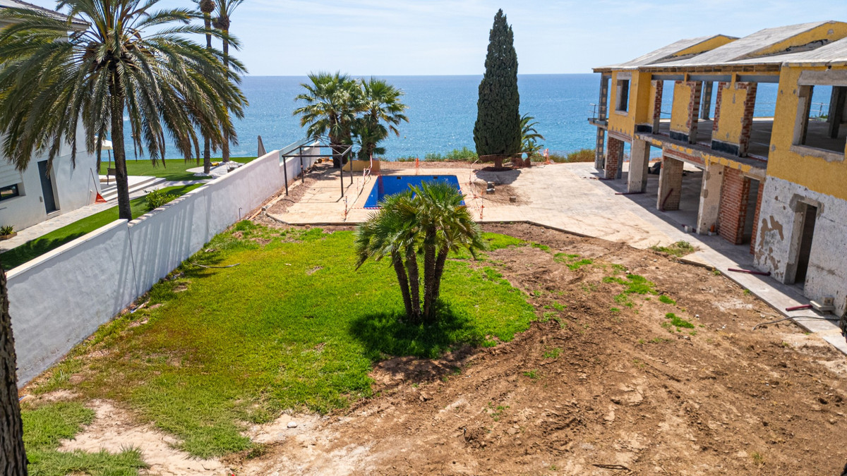For sale - 5 Bedroom 3 Bathroom House - Detached Villa in Orihuela - Cabo Roig  - Alicante