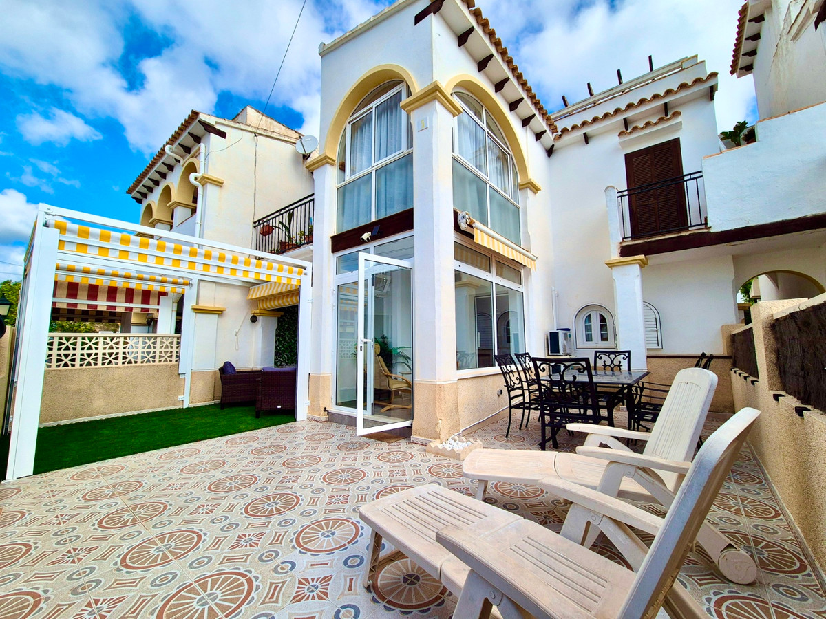 For sale - 1 Bedroom 1 Bathroom Ground floor apartment in Villamartin - San Miguel de Salinas Centro  - Alicante