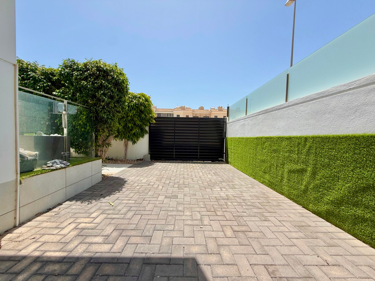 For sale - 4 Bedroom 4 Bathroom House - Detached Villa in Rojales - Ciudad Quesada  - Alicante