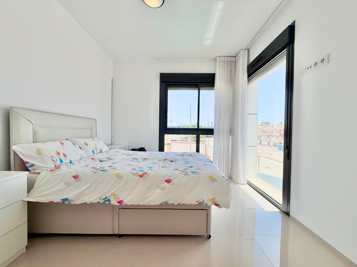 For sale - 4 Bedroom 4 Bathroom House - Detached Villa in Rojales - Ciudad Quesada  - Alicante