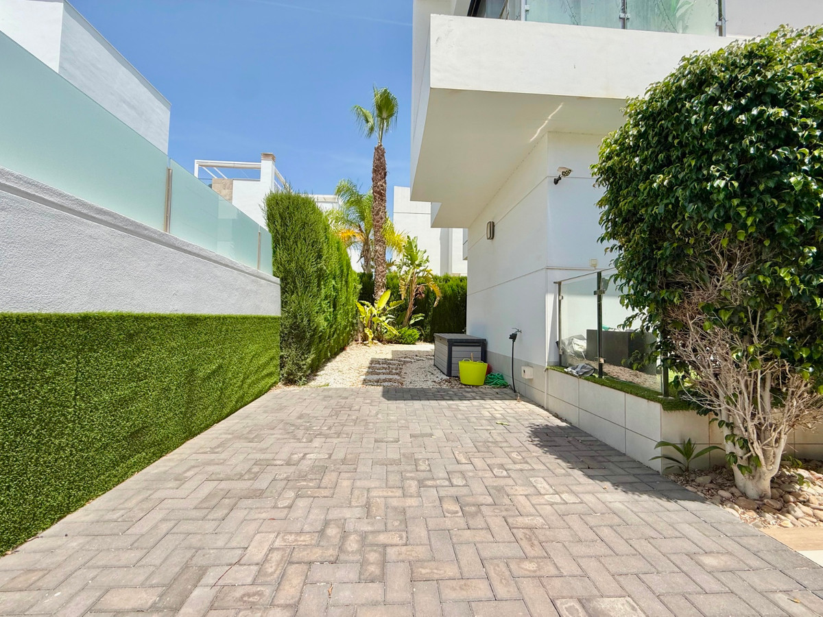 For sale - 4 Bedroom 4 Bathroom House - Detached Villa in Rojales - Ciudad Quesada  - Alicante