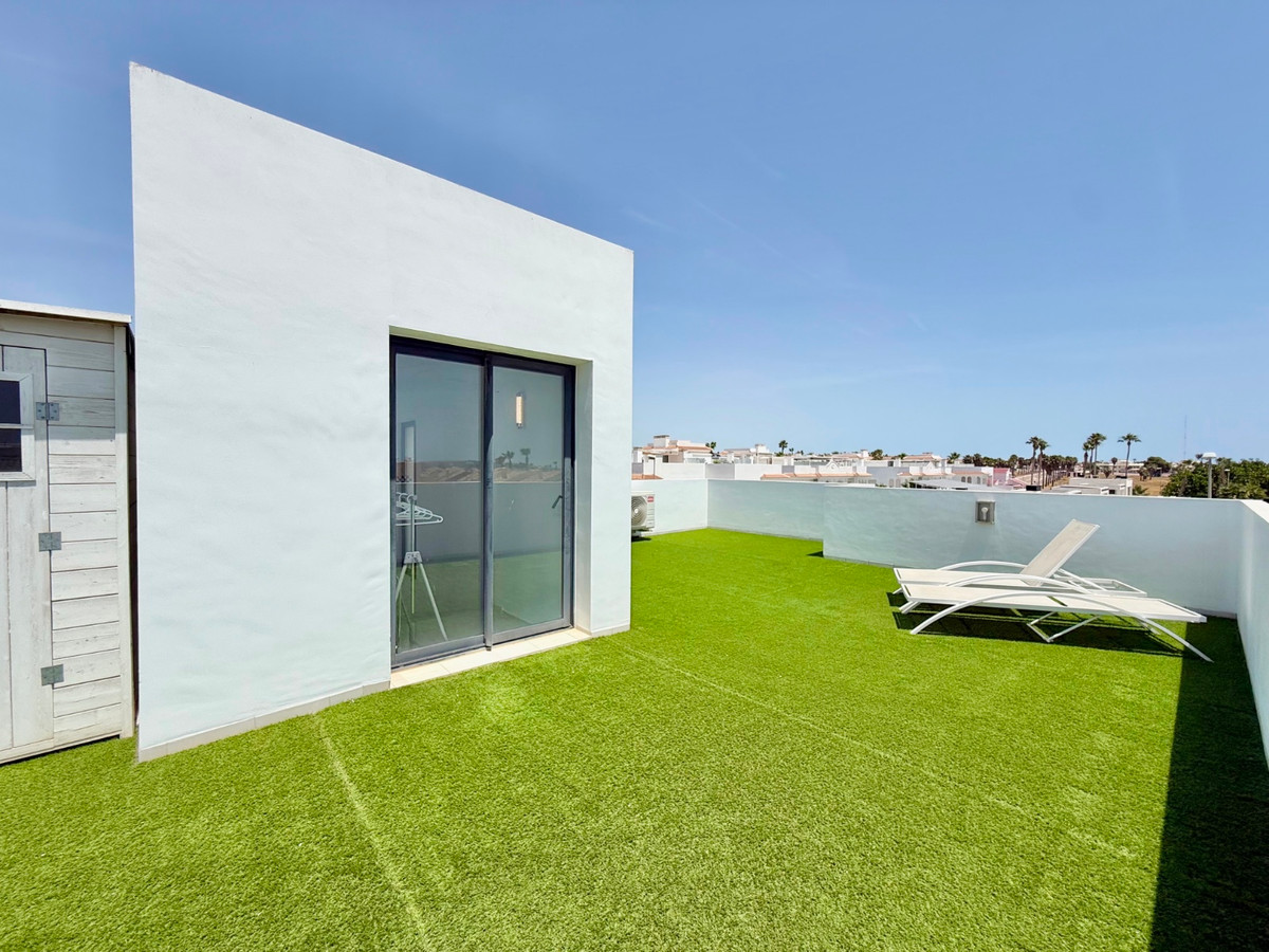 For sale - 4 Bedroom 4 Bathroom House - Detached Villa in Rojales - Ciudad Quesada  - Alicante
