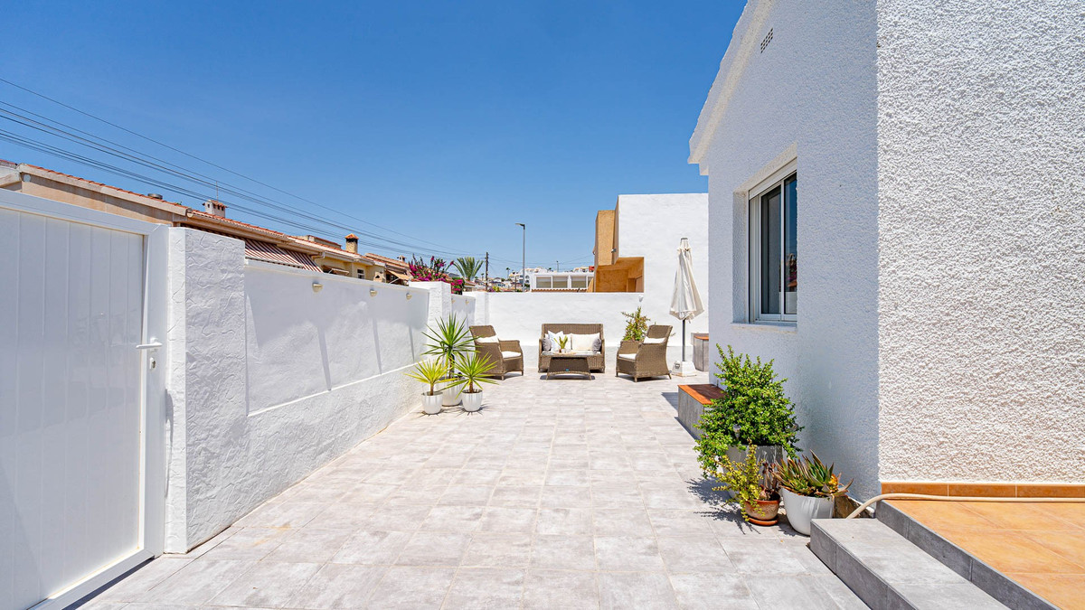 For sale - 2 Bedroom 1 Bathroom Bungalow in Ciudad Quesada  - Ciudad Quesada  - Alicante