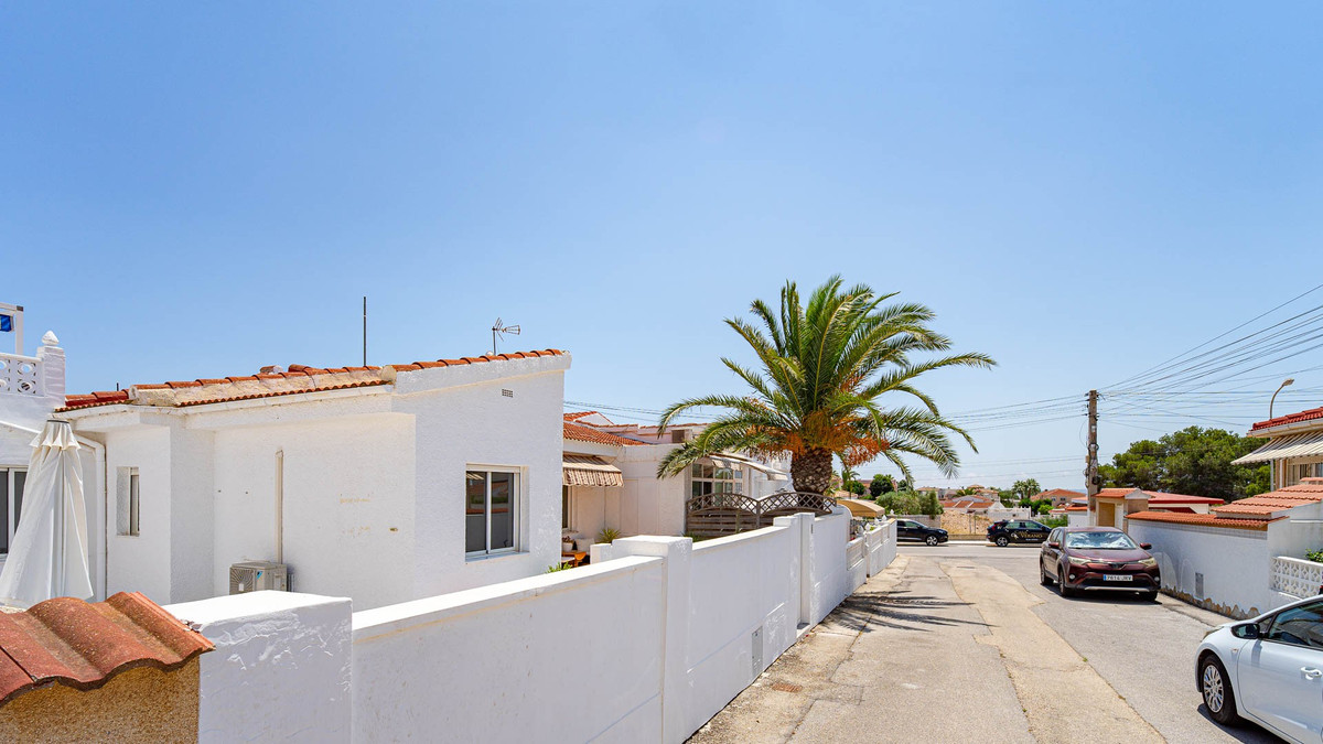 For sale - 2 Bedroom 1 Bathroom Bungalow in Ciudad Quesada  - Ciudad Quesada  - Alicante
