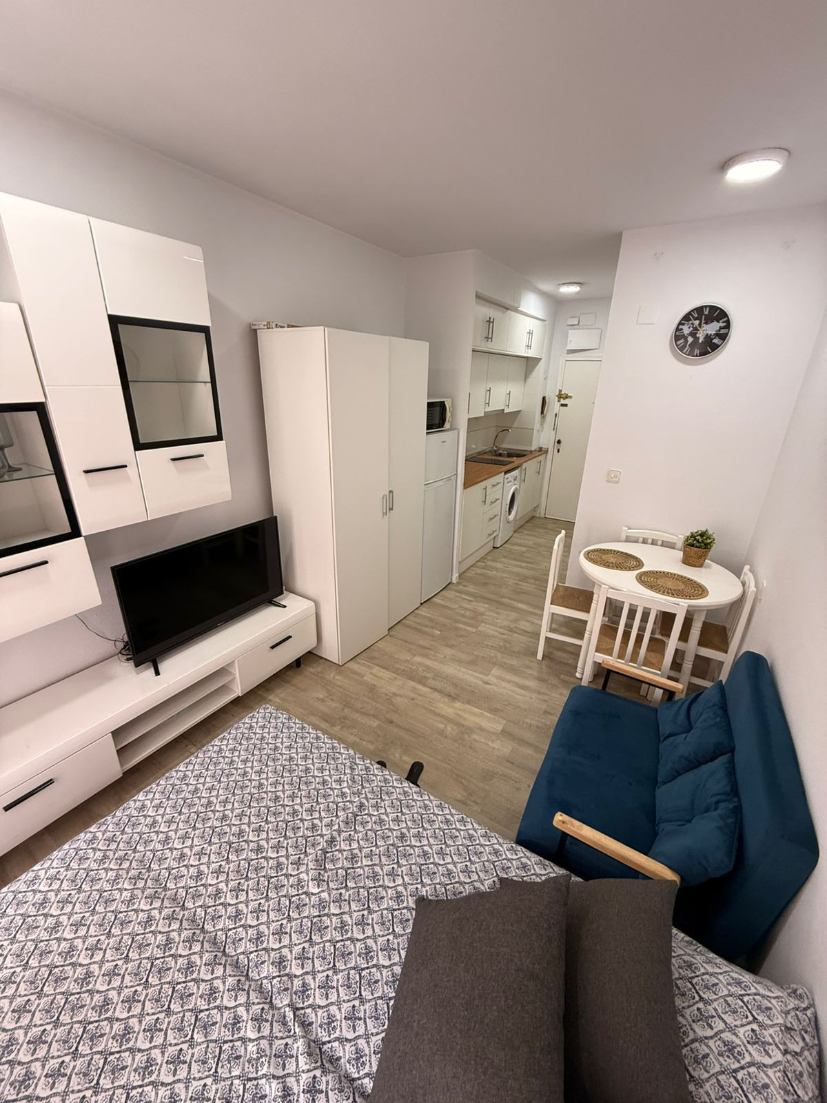 For sale - 1 Bedroom 1 Bathroom Apartment - Top Floor Studio in Torrevieja - Torrevieja Centro  - Alicante
