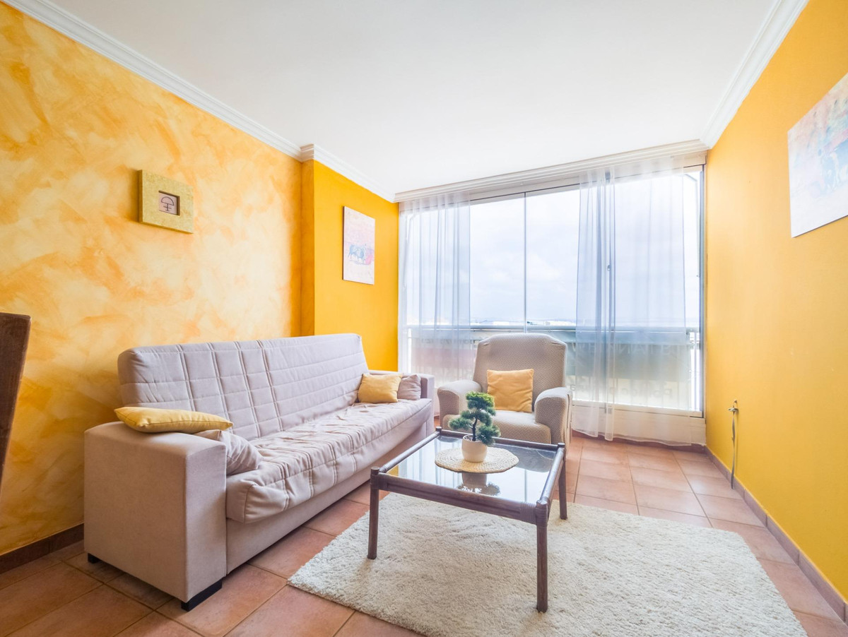 For sale - 2 Bedroom 1 Bathroom Apartment - Middle Floor Apartment in Torrevieja - Torrevieja Centro  - Alicante