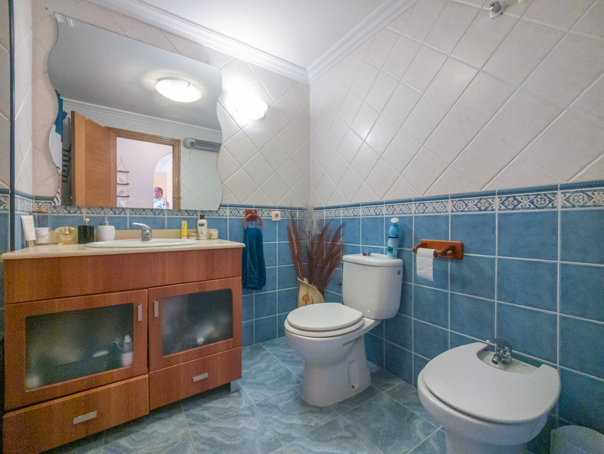 For sale - 2 Bedroom 1 Bathroom Apartment - Middle Floor Apartment in Torrevieja - Torrevieja Centro  - Alicante