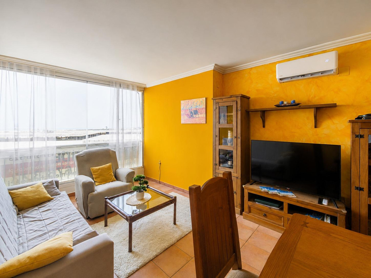 For sale - 2 Bedroom 1 Bathroom Apartment - Middle Floor Apartment in Torrevieja - Torrevieja Centro  - Alicante