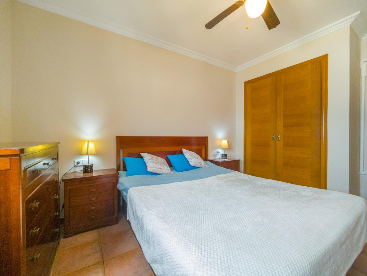 For sale - 2 Bedroom 1 Bathroom Apartment - Middle Floor Apartment in Torrevieja - Torrevieja Centro  - Alicante