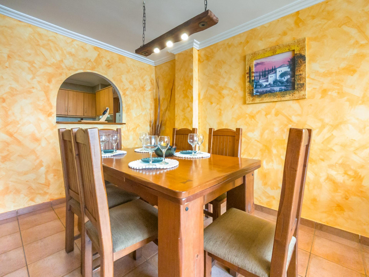 For sale - 2 Bedroom 1 Bathroom Apartment - Middle Floor Apartment in Torrevieja - Torrevieja Centro  - Alicante