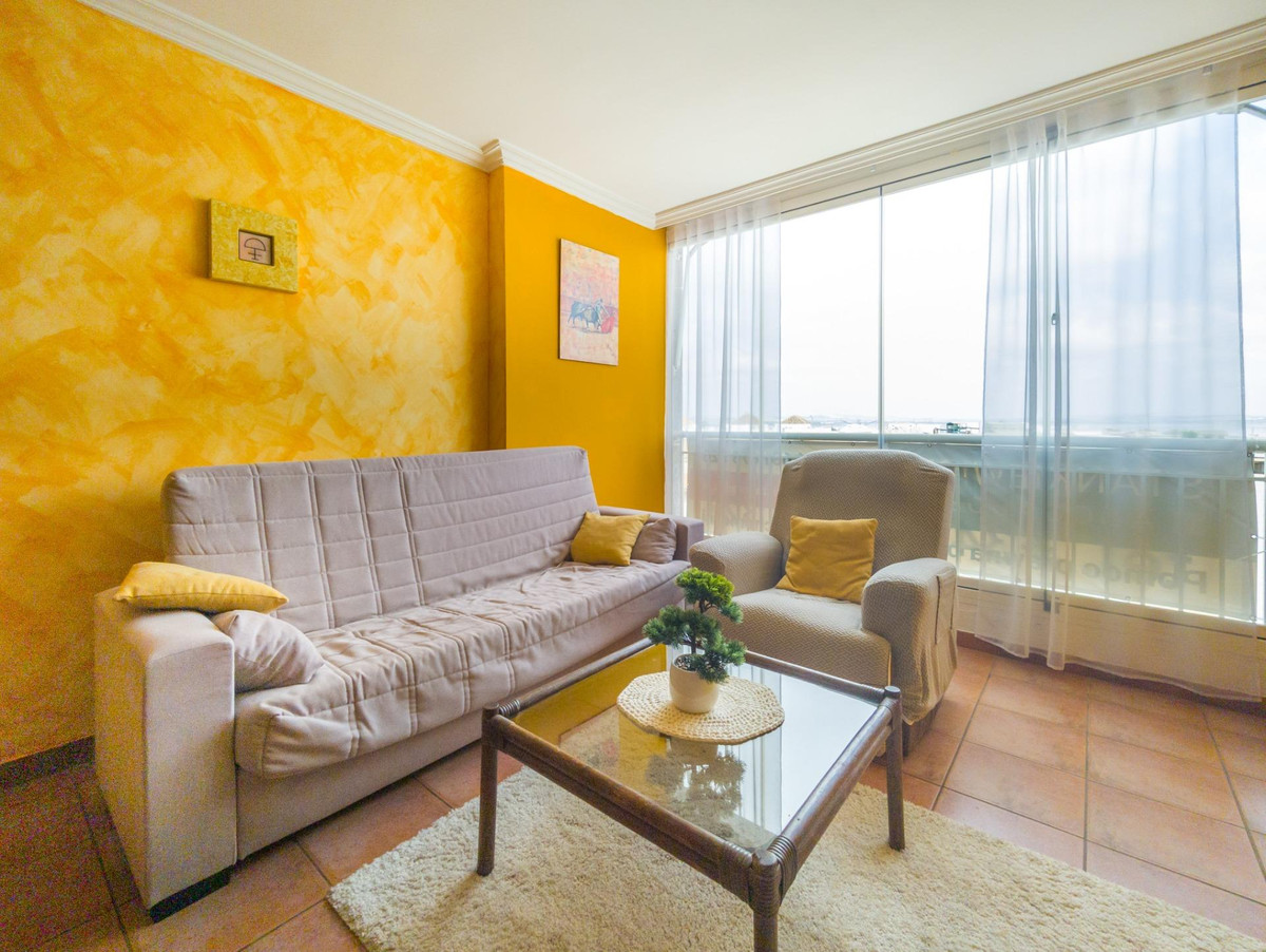 For sale - 2 Bedroom 1 Bathroom Apartment - Middle Floor Apartment in Torrevieja - Torrevieja Centro  - Alicante
