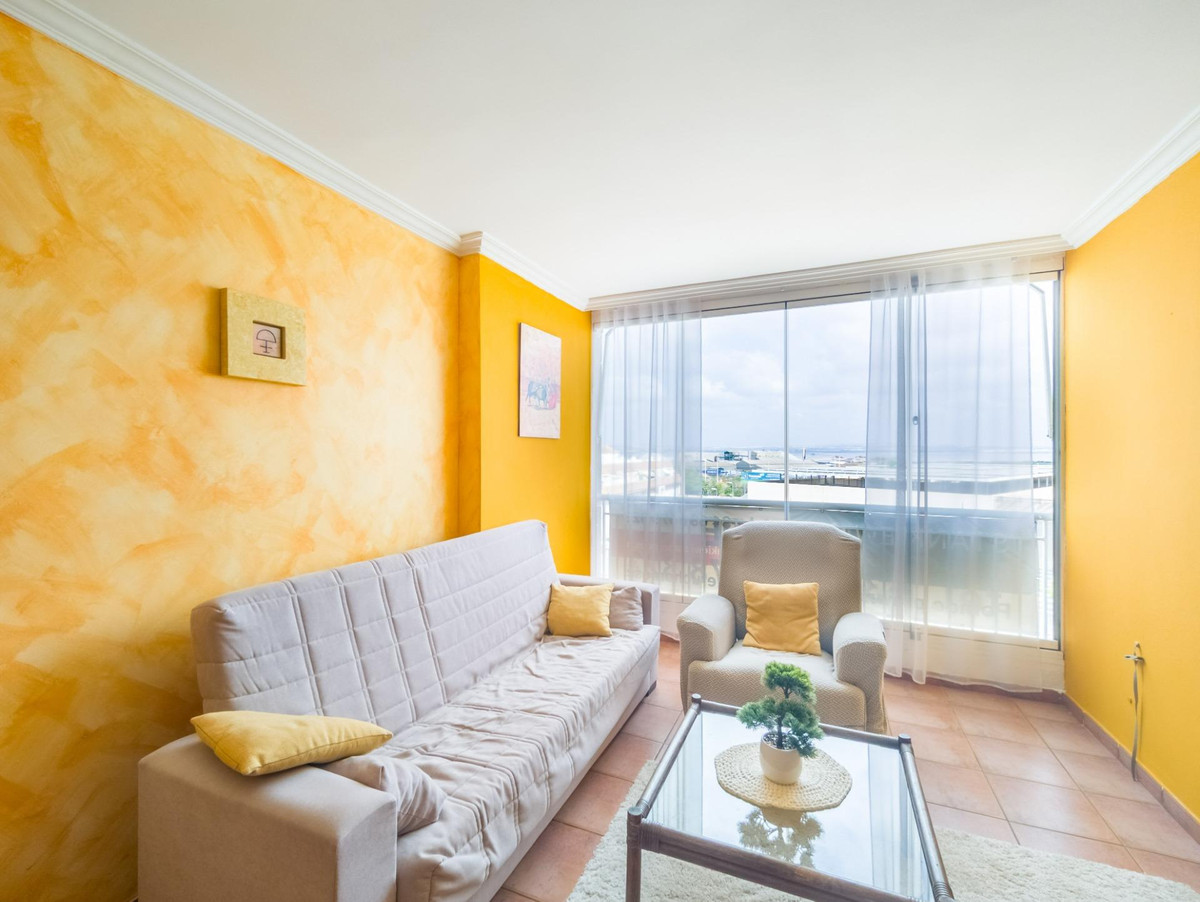For sale - 2 Bedroom 1 Bathroom Apartment - Middle Floor Apartment in Torrevieja - Torrevieja Centro  - Alicante