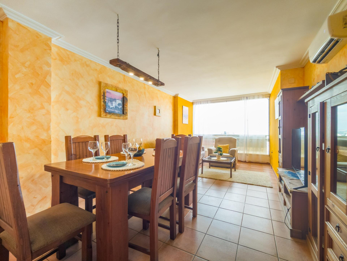 For sale - 2 Bedroom 1 Bathroom Apartment - Middle Floor Apartment in Torrevieja - Torrevieja Centro  - Alicante