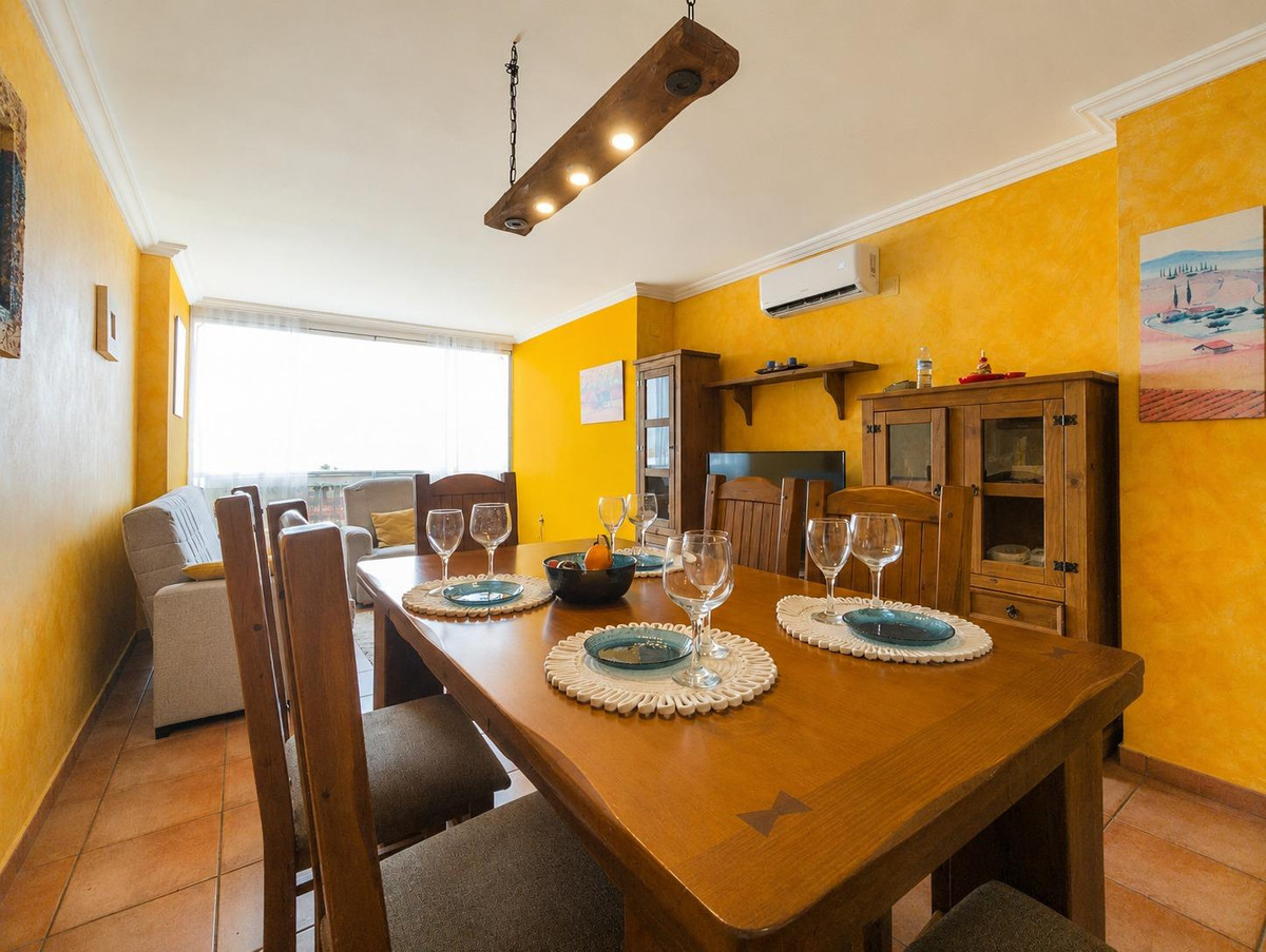 For sale - 2 Bedroom 1 Bathroom Apartment - Middle Floor Apartment in Torrevieja - Torrevieja Centro  - Alicante