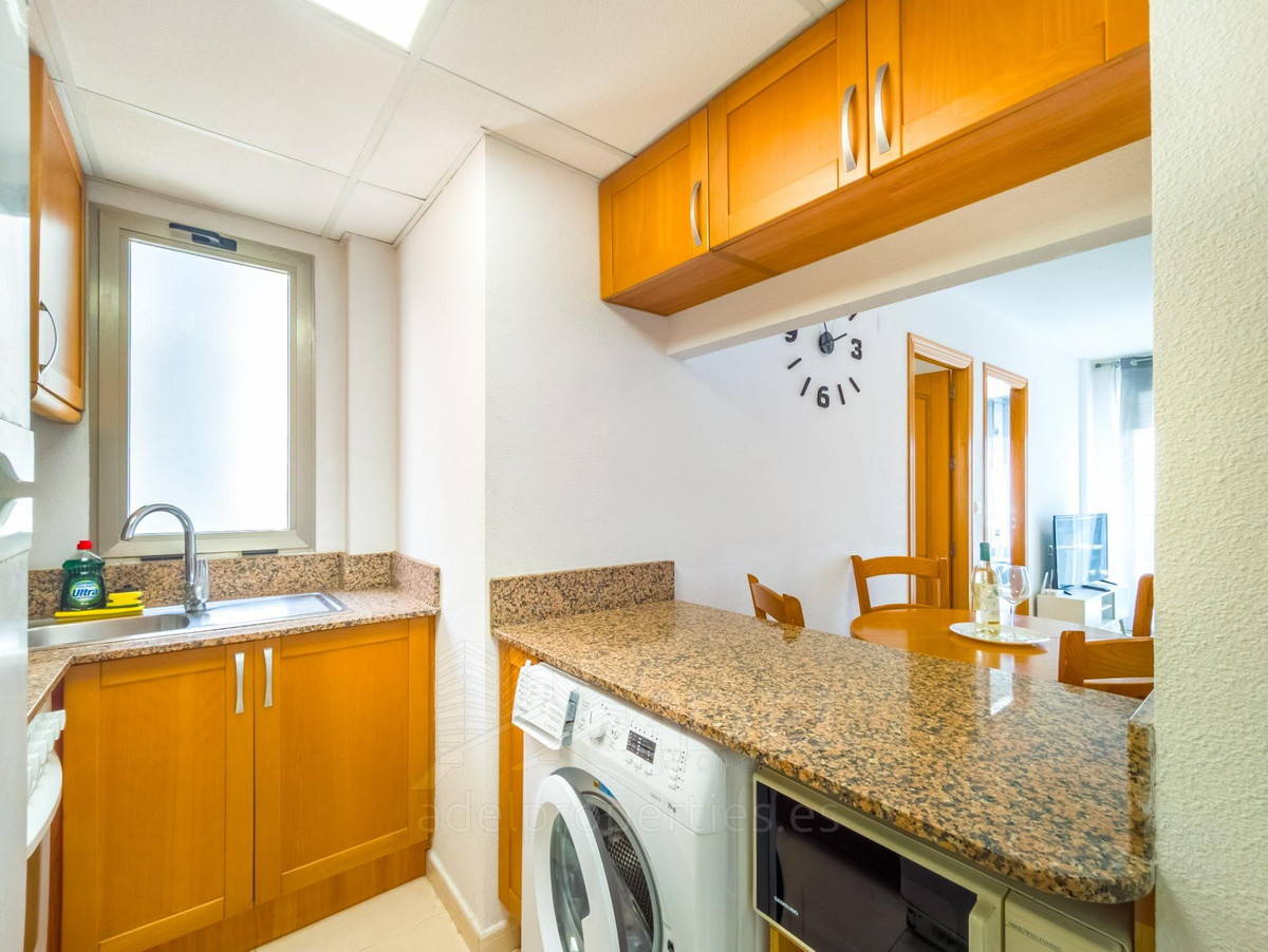 For sale - 2 Bedroom 1 Bathroom Apartment - Middle Floor Apartment in Torrevieja - Playa de los Locos  - Alicante