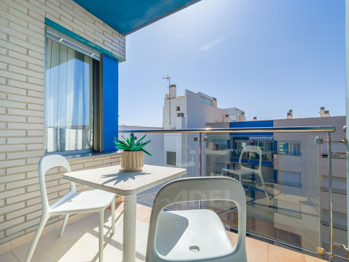 For sale - 2 Bedroom 1 Bathroom Apartment - Middle Floor Apartment in Torrevieja - Playa de los Locos  - Alicante