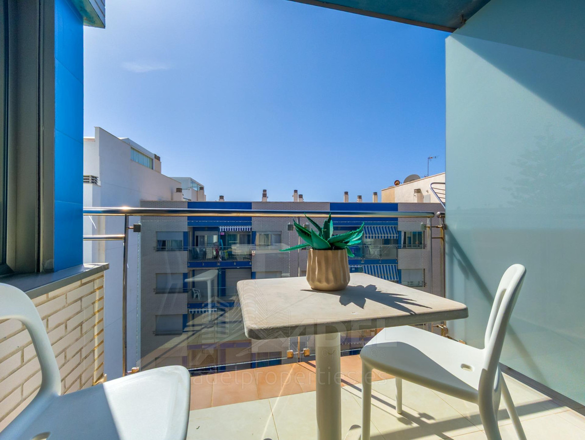 For sale - 2 Bedroom 1 Bathroom Apartment - Middle Floor Apartment in Torrevieja - Playa de los Locos  - Alicante
