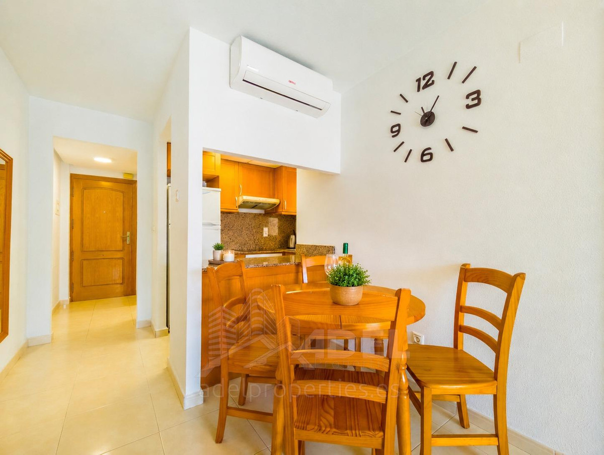 For sale - 2 Bedroom 1 Bathroom Apartment - Middle Floor Apartment in Torrevieja - Playa de los Locos  - Alicante