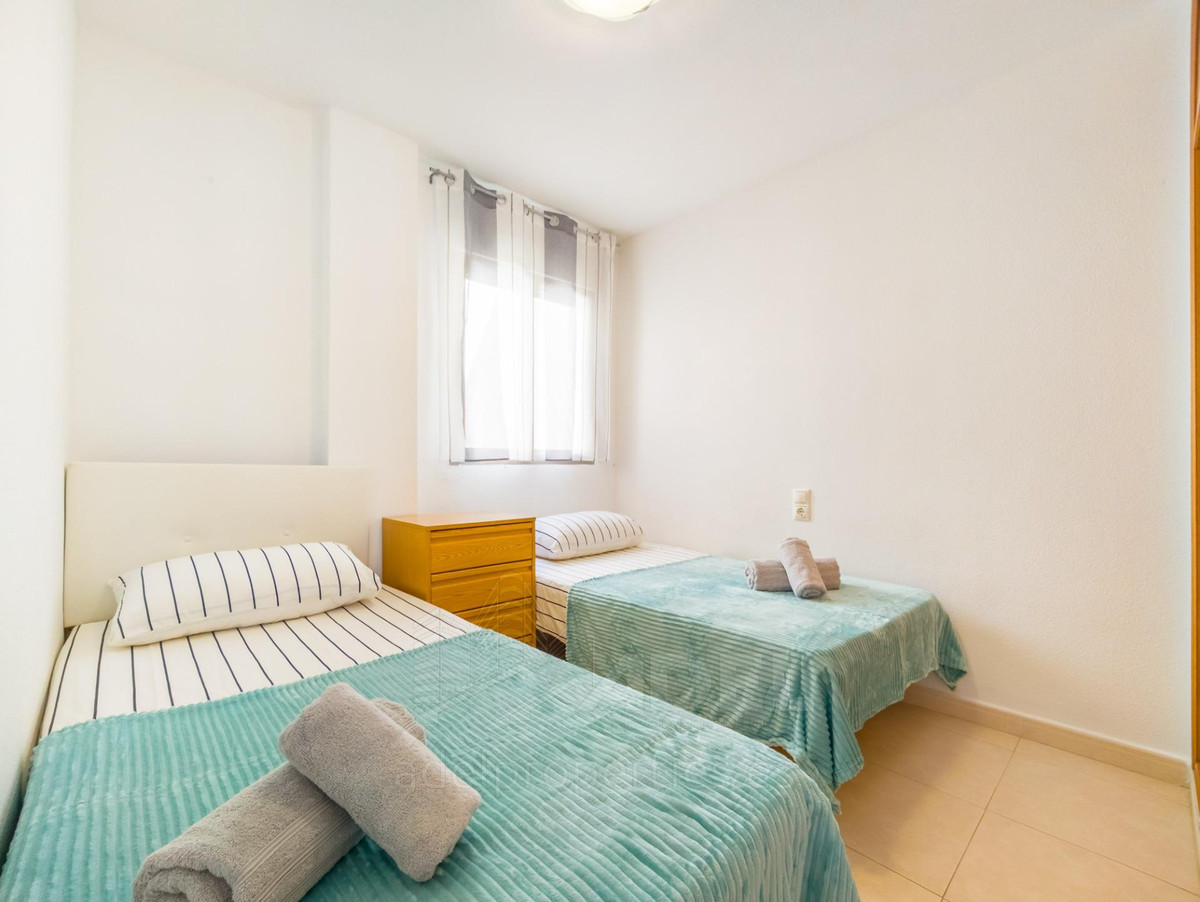 For sale - 2 Bedroom 1 Bathroom Apartment - Middle Floor Apartment in Torrevieja - Playa de los Locos  - Alicante