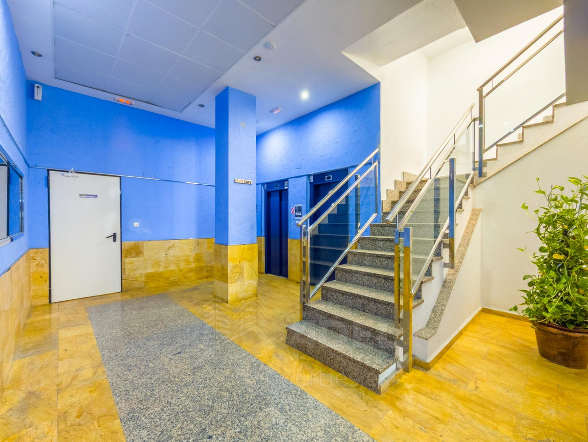 For sale - 2 Bedroom 1 Bathroom Apartment - Middle Floor Apartment in Torrevieja - Playa de los Locos  - Alicante