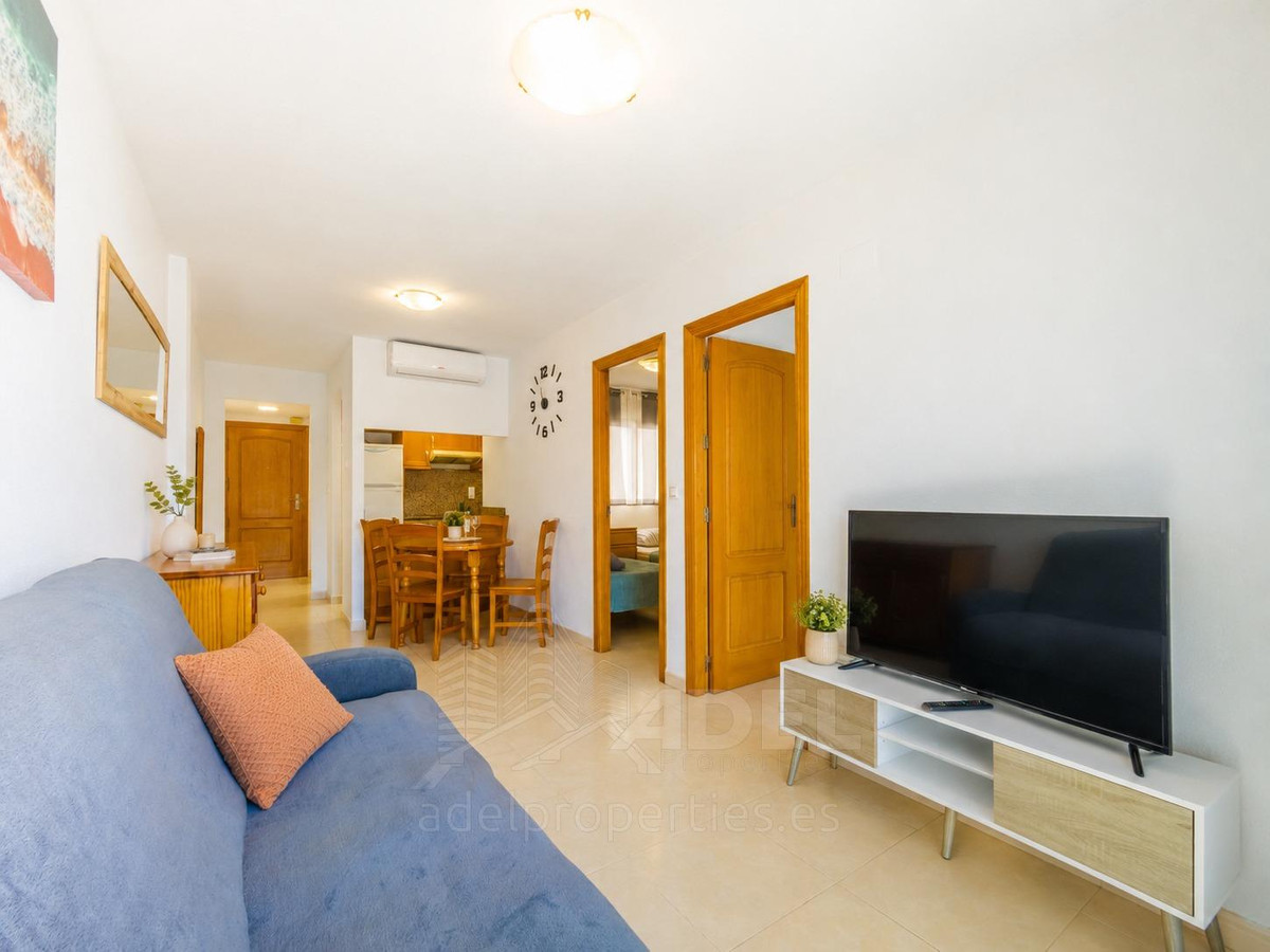 For sale - 2 Bedroom 1 Bathroom Apartment - Middle Floor Apartment in Torrevieja - Playa de los Locos  - Alicante