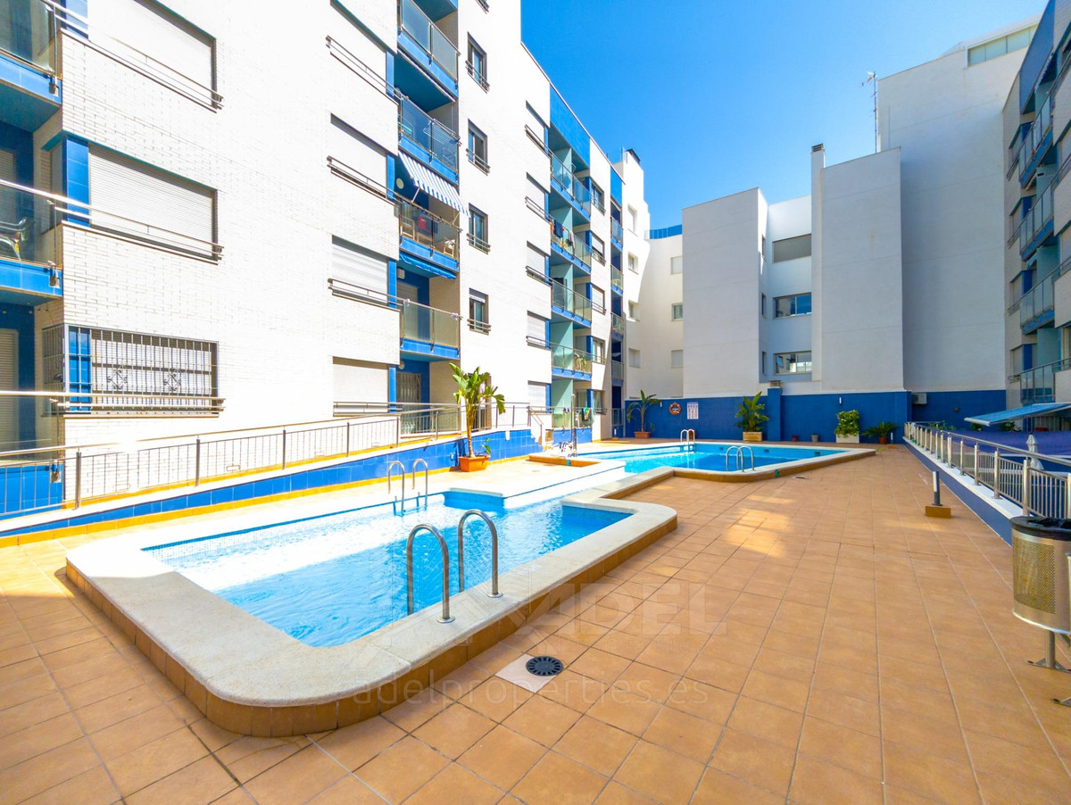For sale - 2 Bedroom 1 Bathroom Apartment - Middle Floor Apartment in Torrevieja - Playa de los Locos  - Alicante