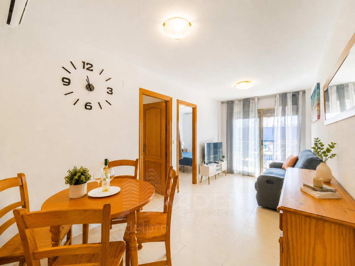 For sale - 2 Bedroom 1 Bathroom Apartment - Middle Floor Apartment in Torrevieja - Playa de los Locos  - Alicante