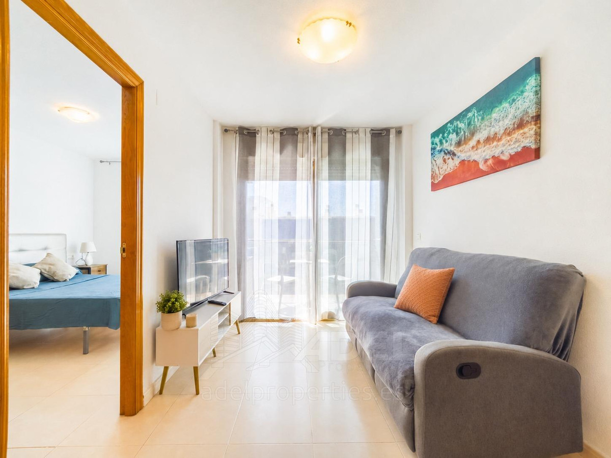 For sale - 2 Bedroom 1 Bathroom Apartment - Middle Floor Apartment in Torrevieja - Playa de los Locos  - Alicante