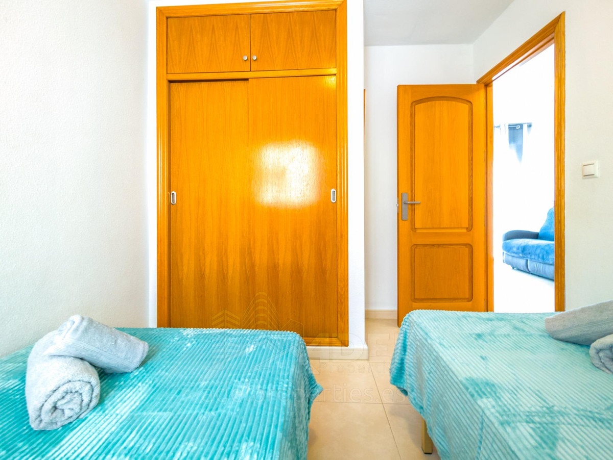 For sale - 2 Bedroom 1 Bathroom Apartment - Middle Floor Apartment in Torrevieja - Playa de los Locos  - Alicante
