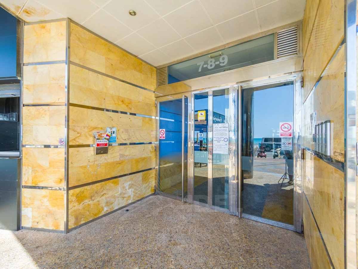 For sale - 2 Bedroom 1 Bathroom Apartment - Middle Floor Apartment in Torrevieja - Playa de los Locos  - Alicante