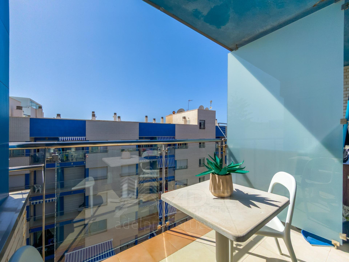 For sale - 2 Bedroom 1 Bathroom Apartment - Middle Floor Apartment in Torrevieja - Playa de los Locos  - Alicante