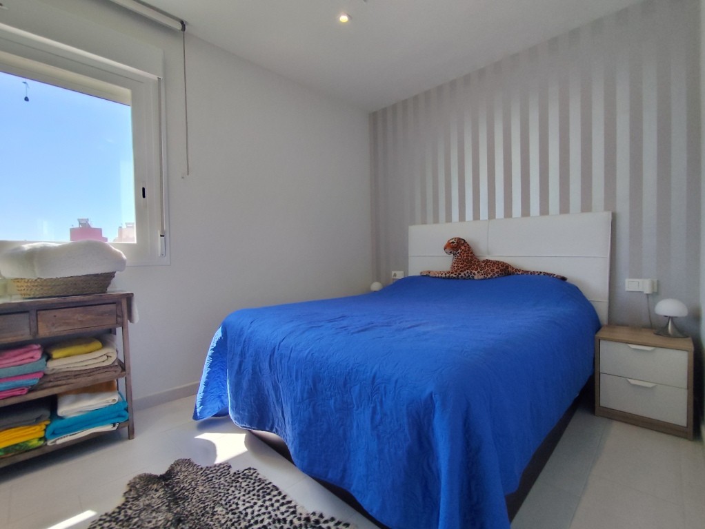 For sale - 4 Bedroom 2 Bathroom Corner townhouse in Torrevieja -  - Alicante