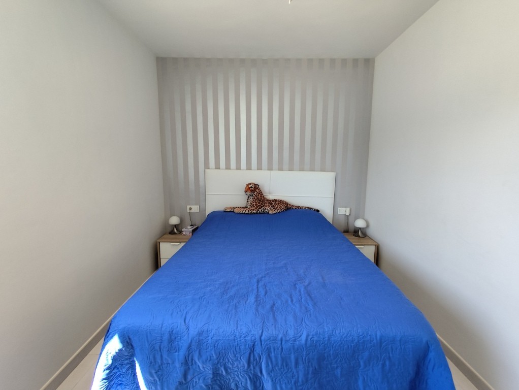 For sale - 4 Bedroom 2 Bathroom Corner townhouse in Torrevieja -  - Alicante