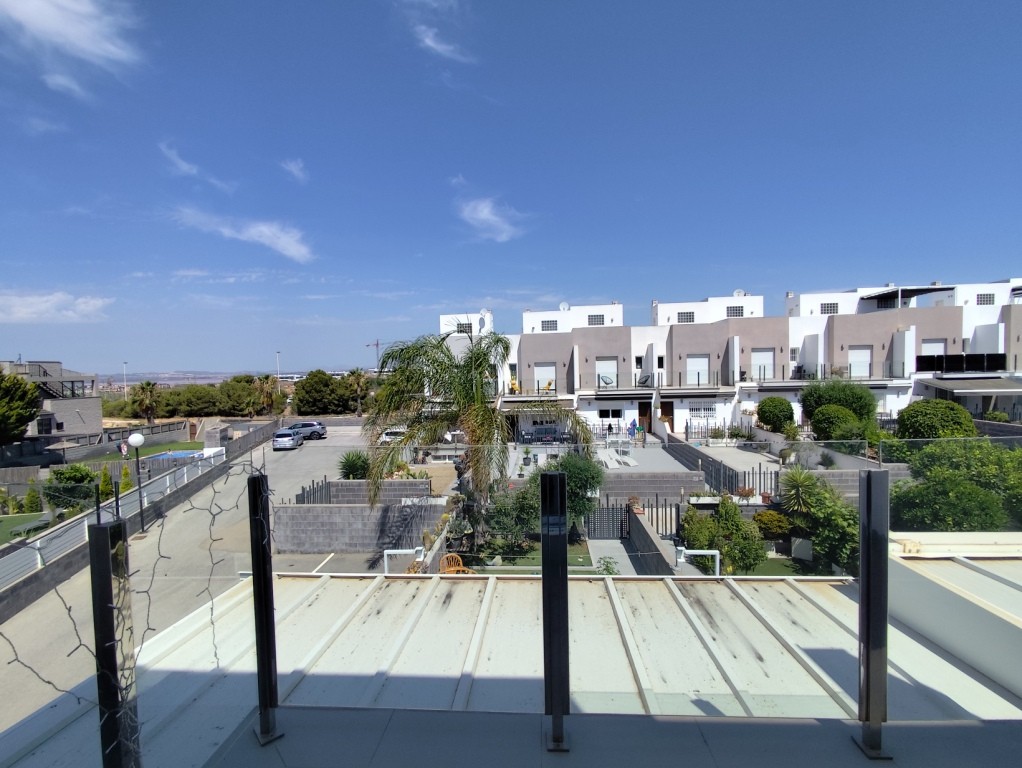 For sale - 4 Bedroom 2 Bathroom Corner townhouse in Torrevieja -  - Alicante