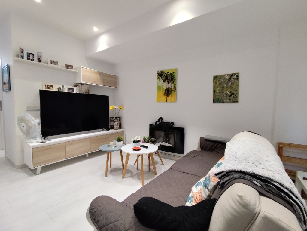 For sale - 4 Bedroom 2 Bathroom Corner townhouse in Torrevieja -  - Alicante
