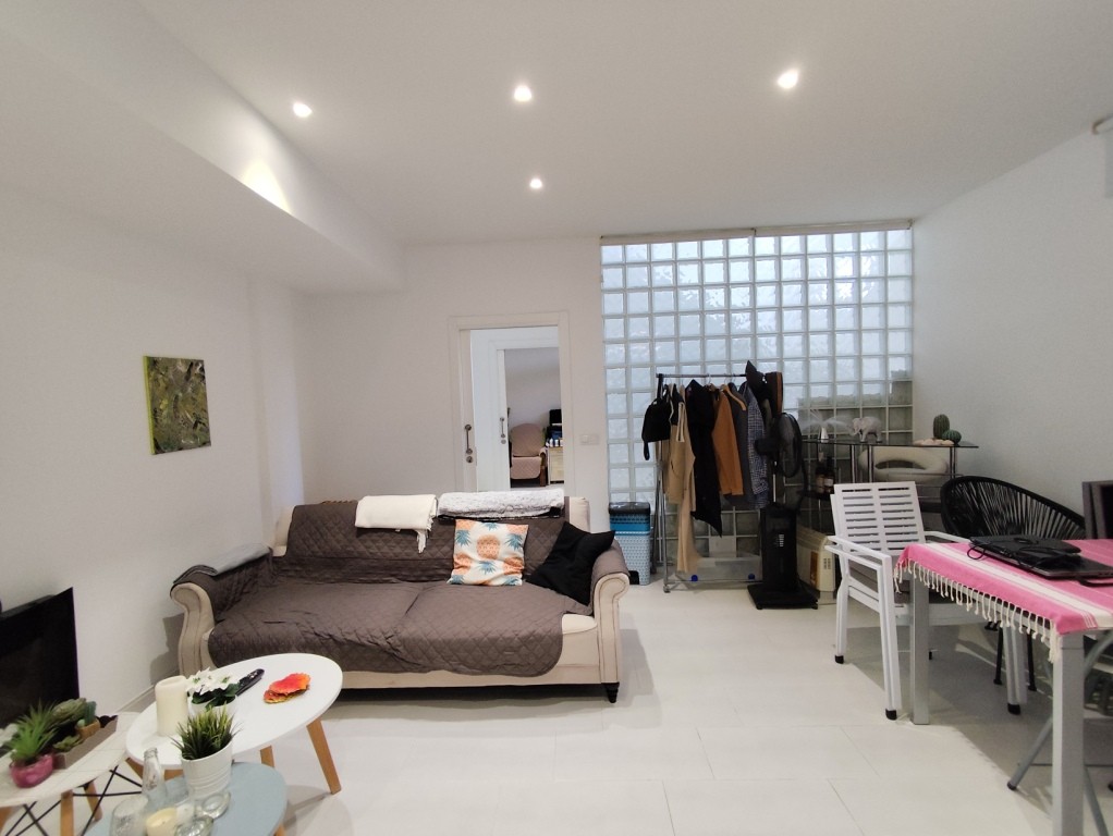 For sale - 4 Bedroom 2 Bathroom Corner townhouse in Torrevieja -  - Alicante