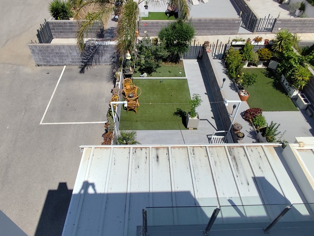 For sale - 4 Bedroom 2 Bathroom Corner townhouse in Torrevieja -  - Alicante