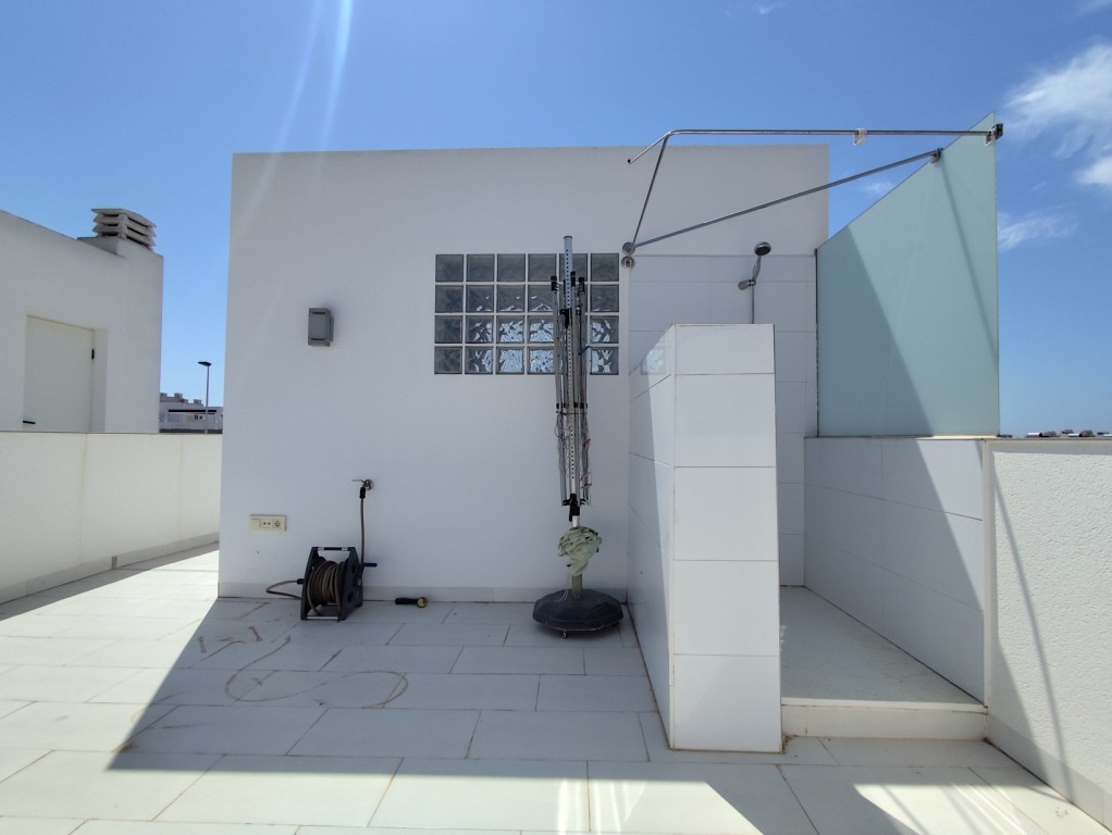 For sale - 4 Bedroom 2 Bathroom Corner townhouse in Torrevieja -  - Alicante