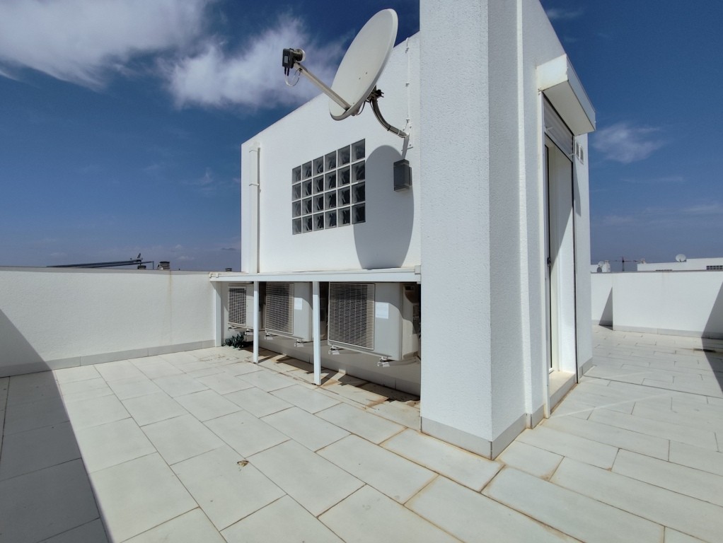For sale - 4 Bedroom 2 Bathroom Corner townhouse in Torrevieja -  - Alicante