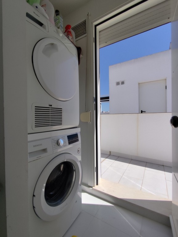 For sale - 4 Bedroom 2 Bathroom Corner townhouse in Torrevieja -  - Alicante