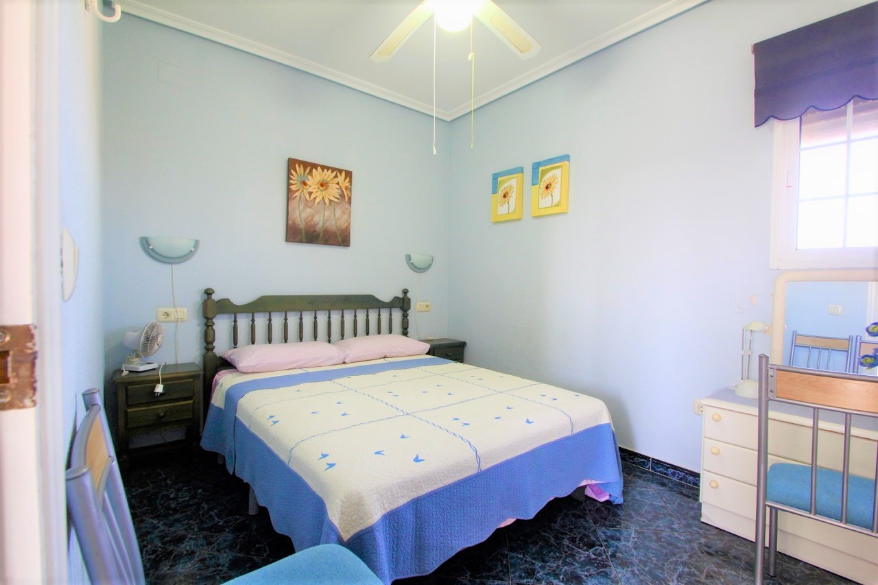For sale - 6 Bedroom 3 Bathroom Villa in Villamartín - Villamartín  - Alicante