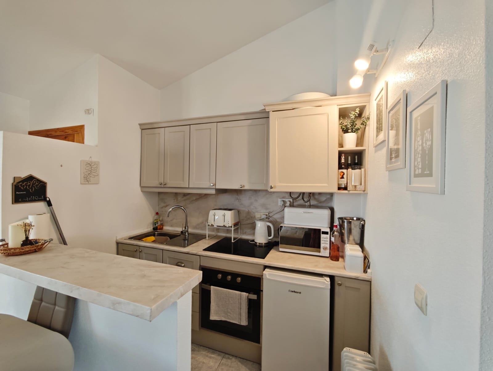 For sale - 2 Bedroom 1 Bathroom Top Floor apartment in Villamartin - Lomas Golf - Alicante