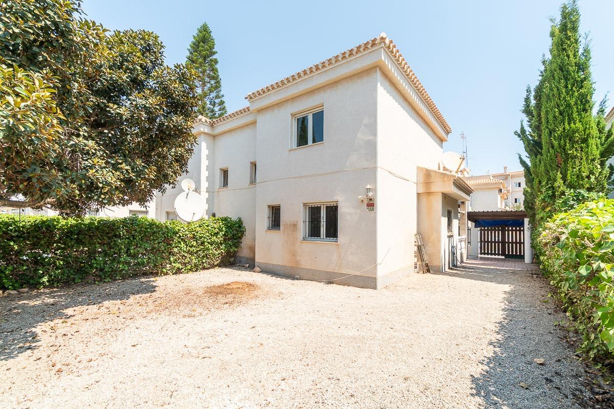 For sale - 3 Bedroom 2 Bathroom Semi in Playa Flamenca  - Playa Flamenca  - Alicante