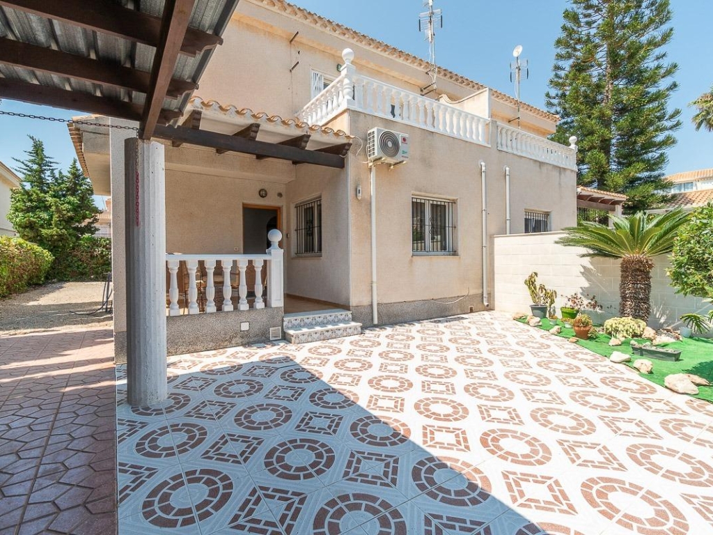 3 Bedroom 2 Bathroom Semi in Playa Flamenca