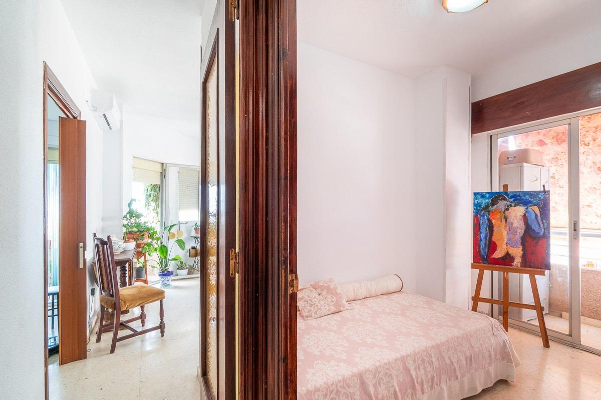 For sale - 3 Bedroom 1 Bathroom Flat in Torrevieja - Centro  - Alicante