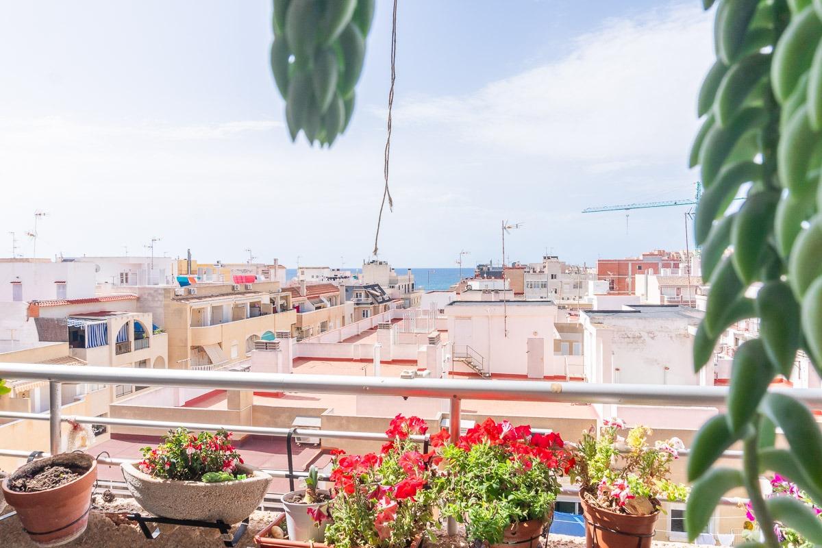 For sale - 3 Bedroom 1 Bathroom Flat in Torrevieja - Centro  - Alicante