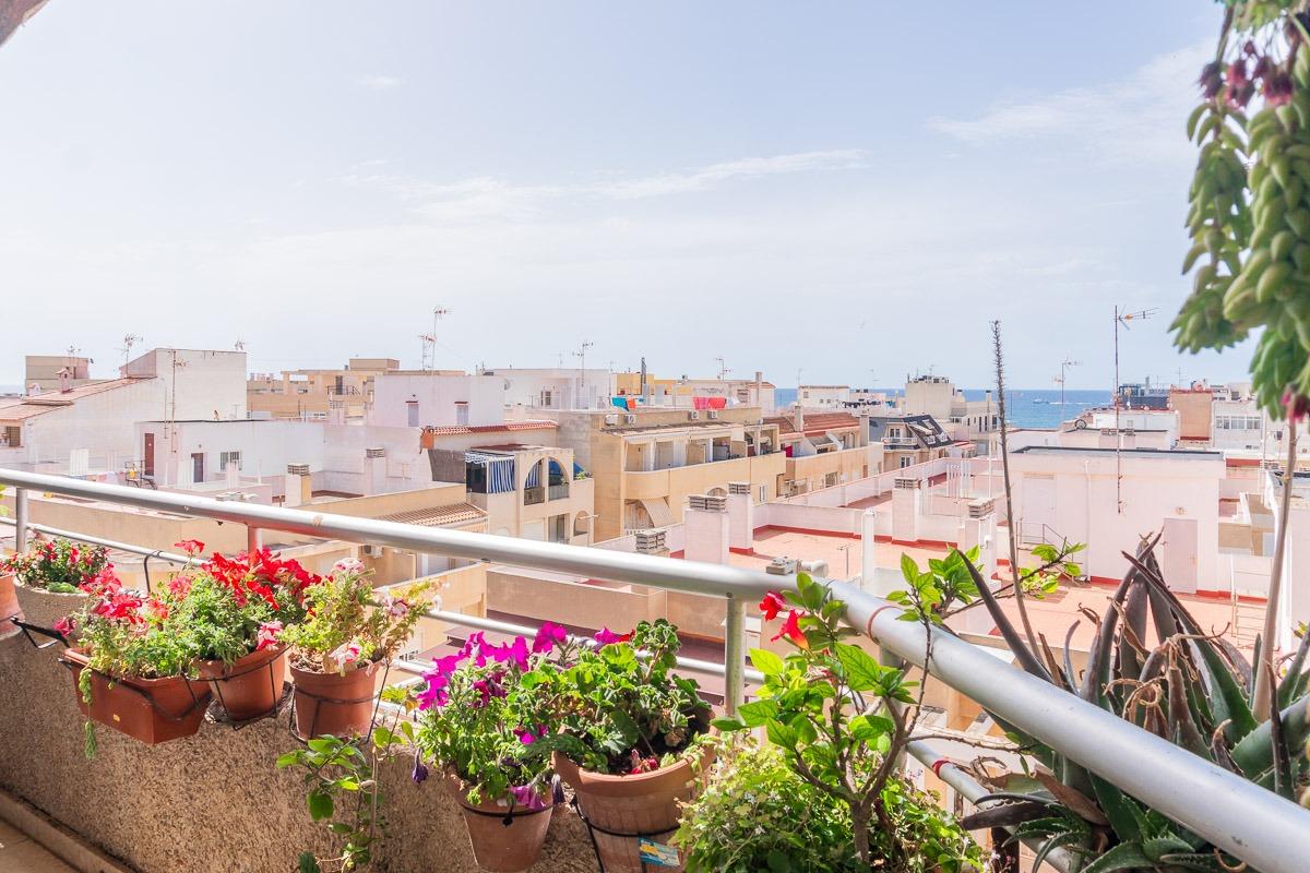 For sale - 3 Bedroom 1 Bathroom Flat in Torrevieja - Centro  - Alicante