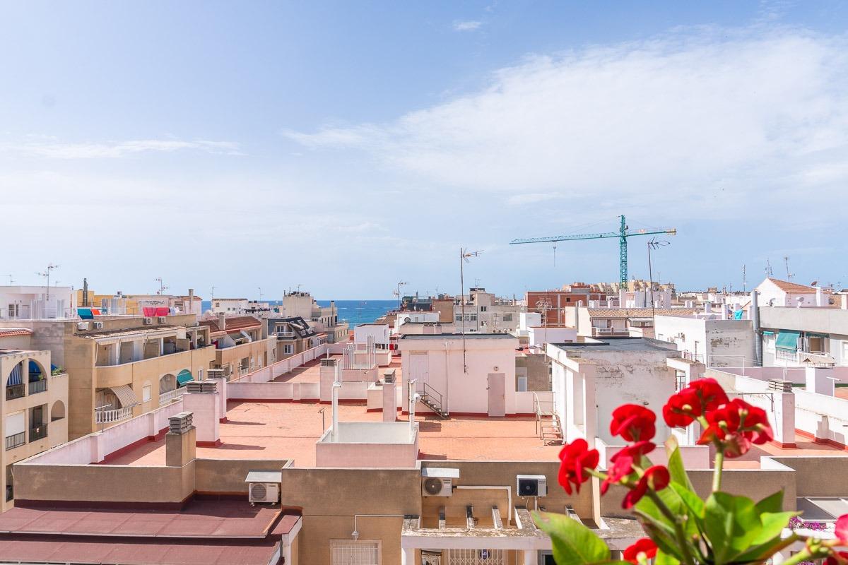 For sale - 3 Bedroom 1 Bathroom Flat in Torrevieja - Centro  - Alicante