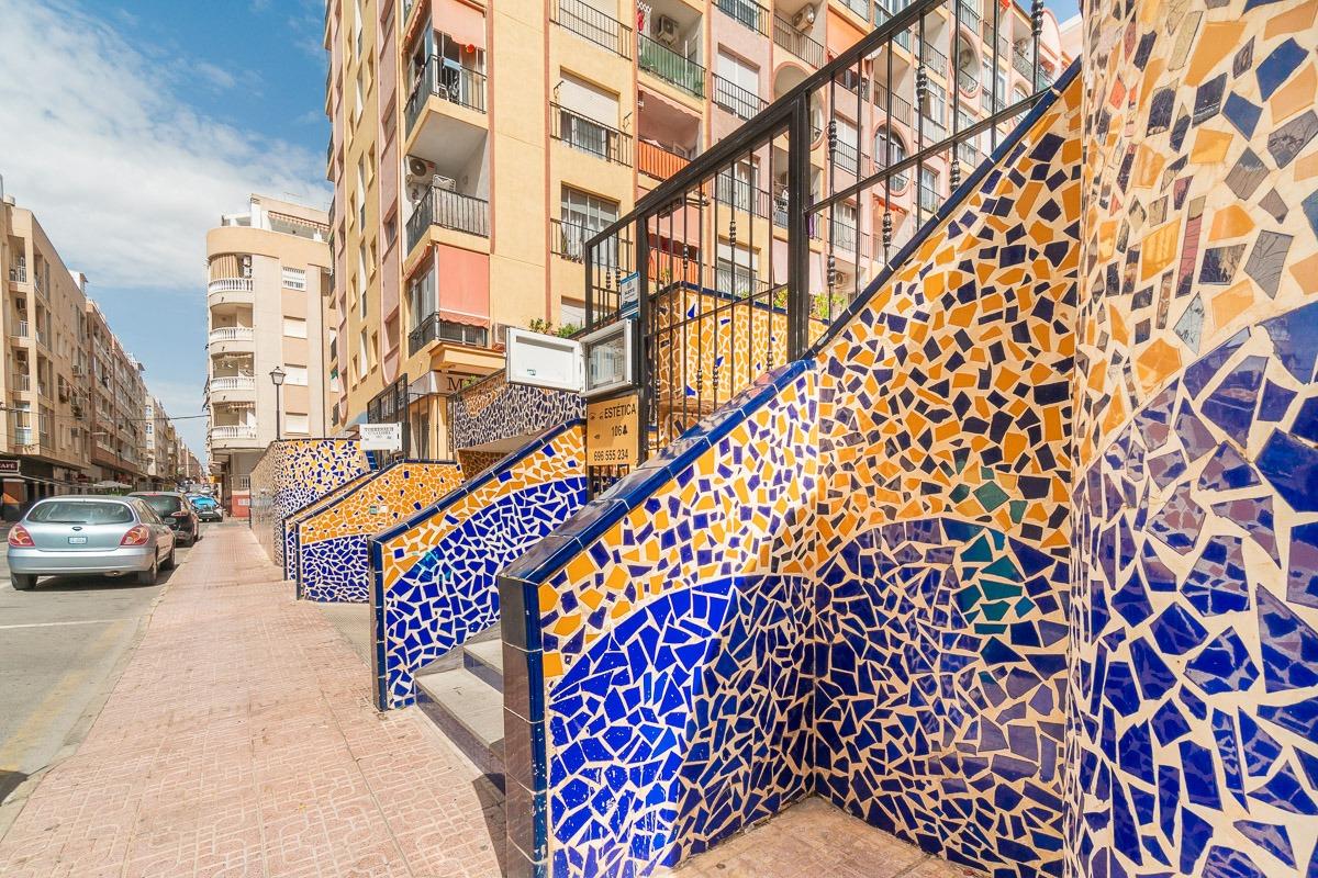 For sale - 3 Bedroom 1 Bathroom Flat in Torrevieja - Centro  - Alicante